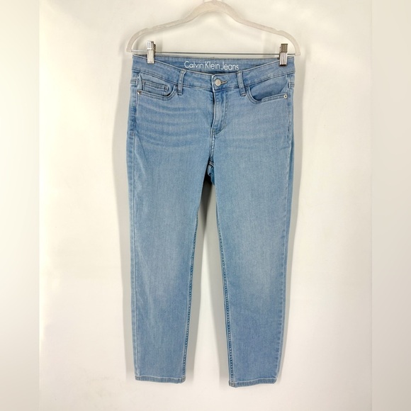 Calvin Klein Jeans Women's Capri Jeans Casual Light Blue Wash Size 8 - Picture 1 of 6